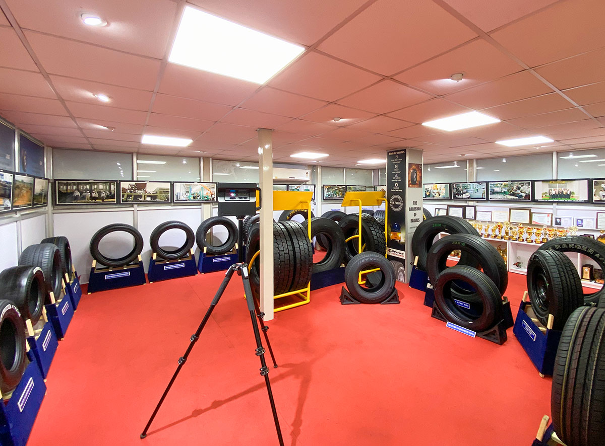 Corporate product gallery displaying commercial and passenger radial tyres.