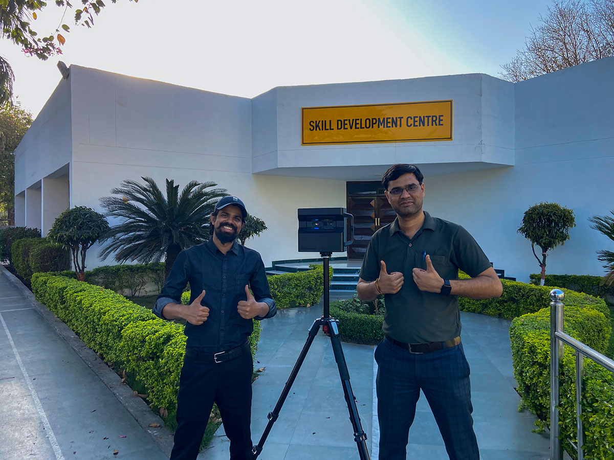 Facility managers collaboratively coordinating spatial capture routes with the technician.